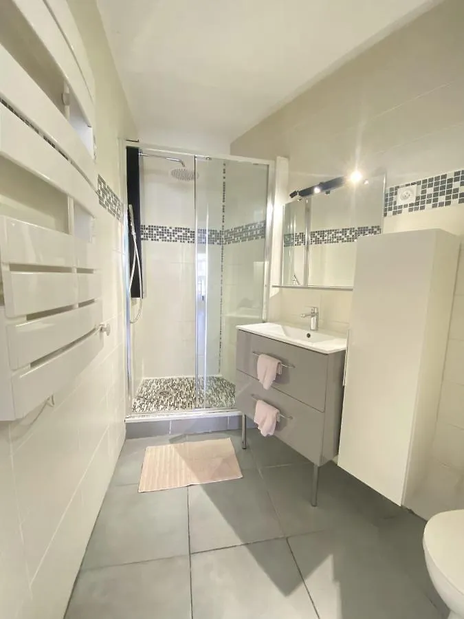 Appartement T2 St Jean 5' port/gare balcon Clim wifi à Toulon France